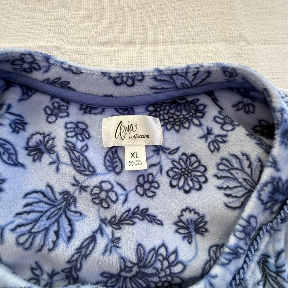 Aria Collection‎ XL Blue Floral Fleece Nightgown Long Sleeve Button Neck